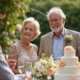 Couple agee souriant avec gateau d anniversaire dans un jardin